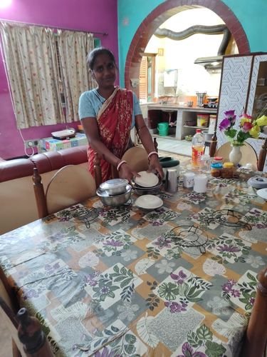 A Soendri caregiver at a client's home